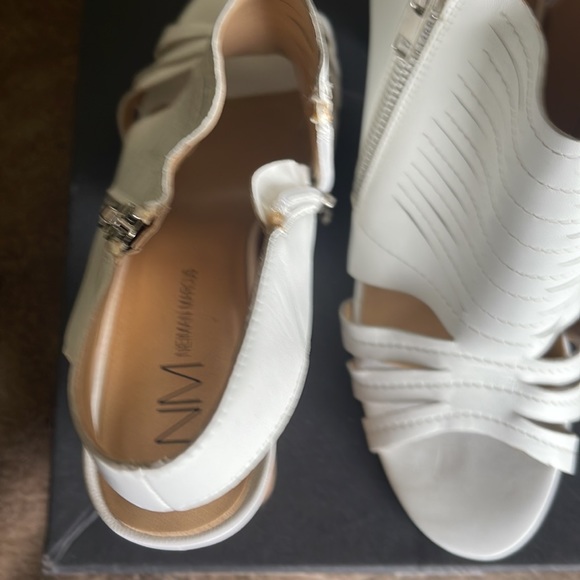 💋SALE💋Neiman Marcus Ivory Leather Gladiator Sandals Zip Closure, Heel 3.5’’. - Picture 4 of 6